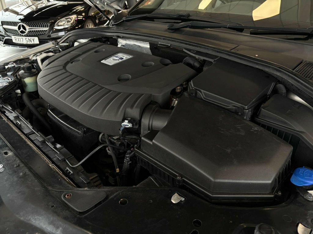 Volvo XC70 2.4L D5 Se Lux Blue #47