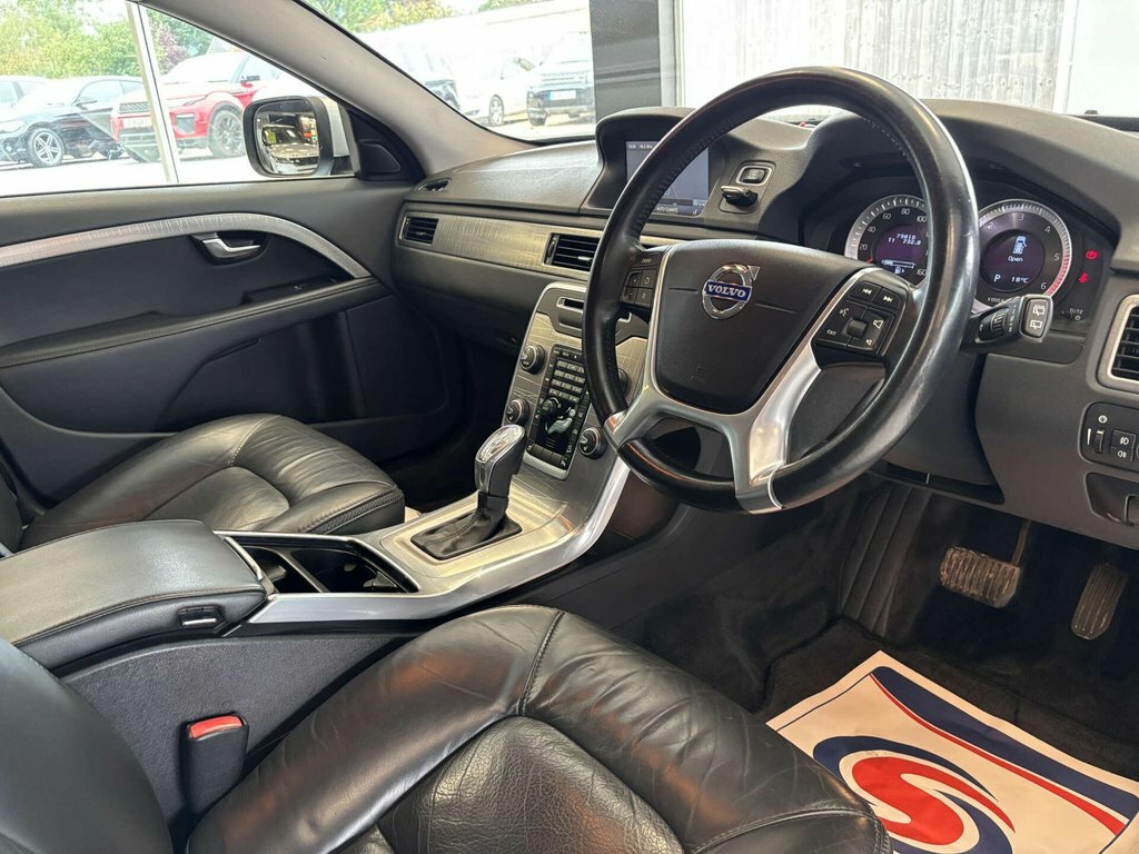 Volvo XC70 2.4L D5 Se Lux Blue #19