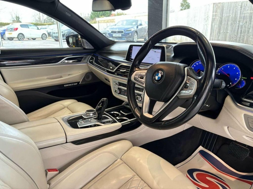 BMW 7 Series 3L M Sport White #2