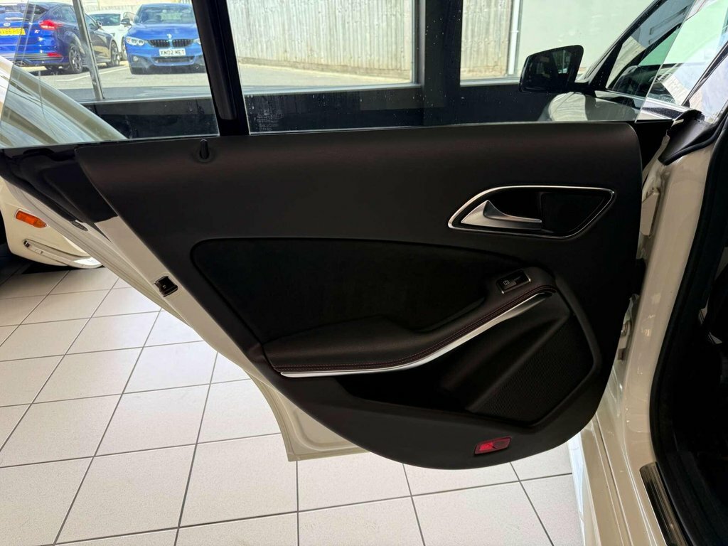 Mercedes-Benz CLA Class Cla 180 Amg Line Edition Black #34