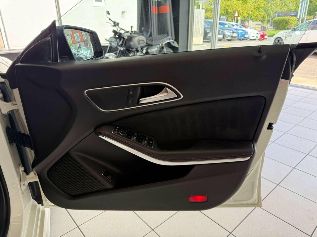 Mercedes-Benz CLA Class Cla 180 Amg Line Edition Black #38
