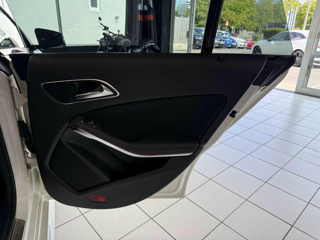 Mercedes-Benz CLA Class Cla 180 Amg Line Edition Black #39