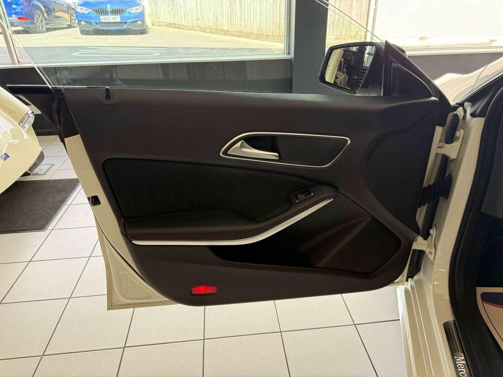 Mercedes-Benz CLA Class Cla 180 Amg Line Edition Black #35