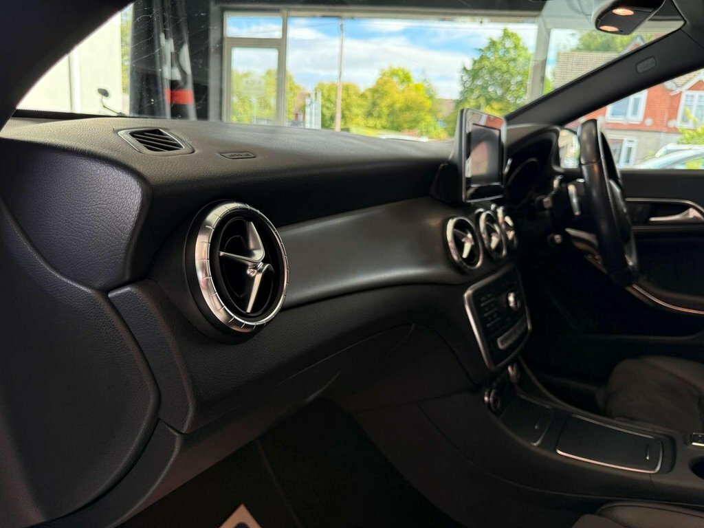 Mercedes-Benz CLA Class Cla 180 Amg Line Edition Black #33