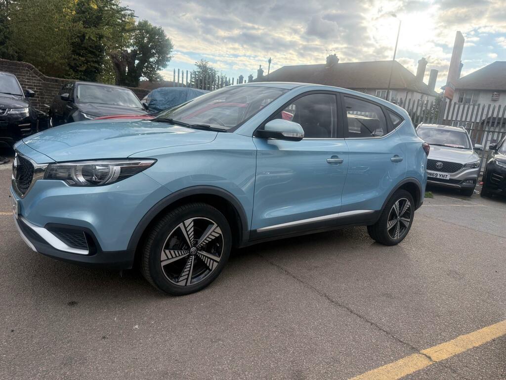 MG ZS 0.0 Exclusive 44.5Kwh 141 Bhp Red #5