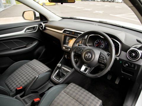 MG ZS Hatchback KF69KNH White #4