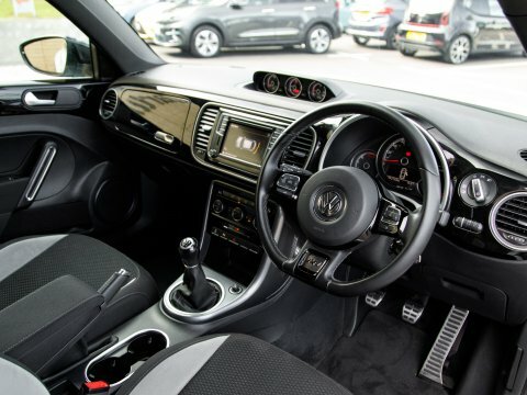 Volkswagen Beetle Hatchback White #4