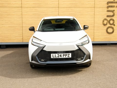 Toyota C-Hr Suv White #5