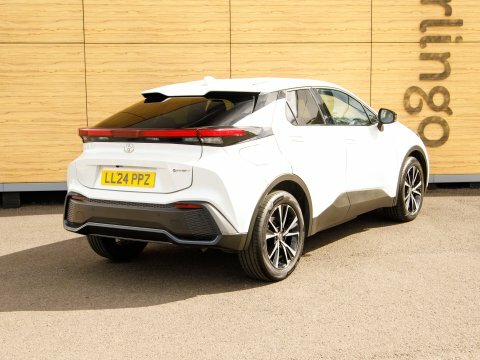 Toyota C-Hr Suv White #2