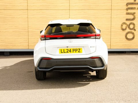Toyota C-Hr Suv White #6