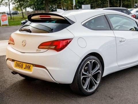 Vauxhall Astra GTC Limited Edition White #7