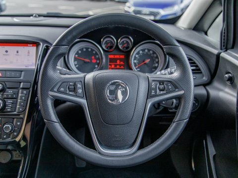 Vauxhall Astra GTC Limited Edition White #14