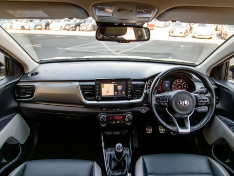 Kia Stonic Suv White #3