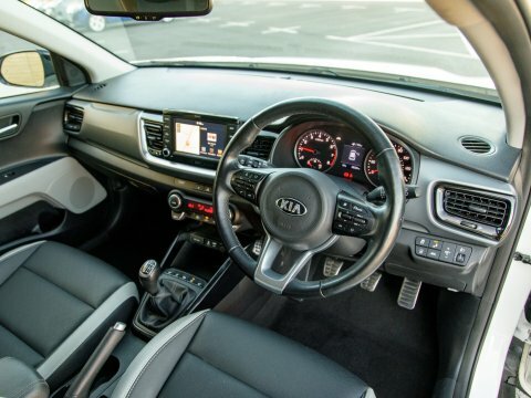 Kia Stonic Suv White #4
