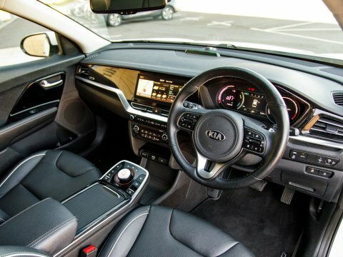 Kia Niro Suv White #4