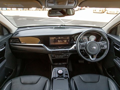 Kia Niro Suv White #3