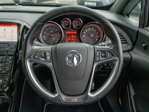 Vauxhall Astra GTC 1.4L Limited Edition White #15