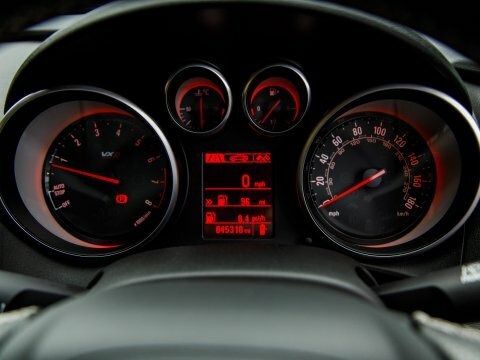 Vauxhall Astra GTC 1.4L Limited Edition White #11