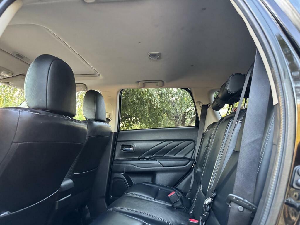 Mitsubishi Outlander 2.0 Phev 4Hs 200 Bhp In White With 61,000 Miles White #19