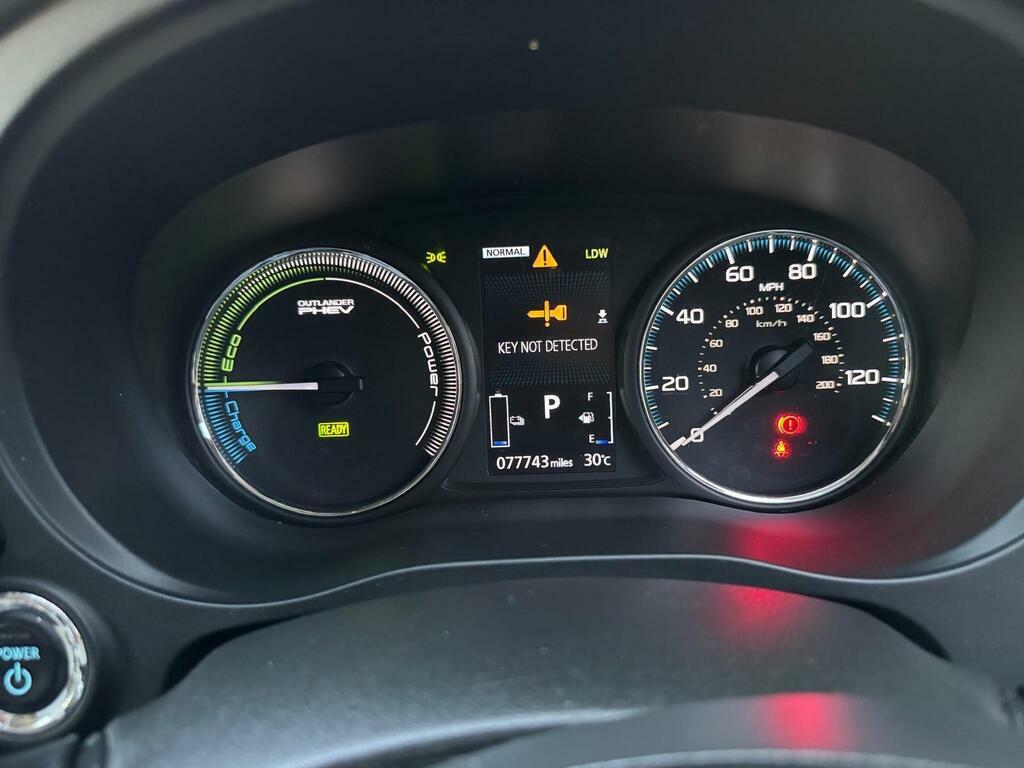Mitsubishi Outlander 2.0 Phev 4Hs 200 Bhp In White With 61,000 Miles White #24