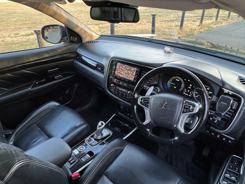 Mitsubishi Outlander 2.0H 12Kwh 4Hs Cvt 4Wd Euro 6 S S Black #4