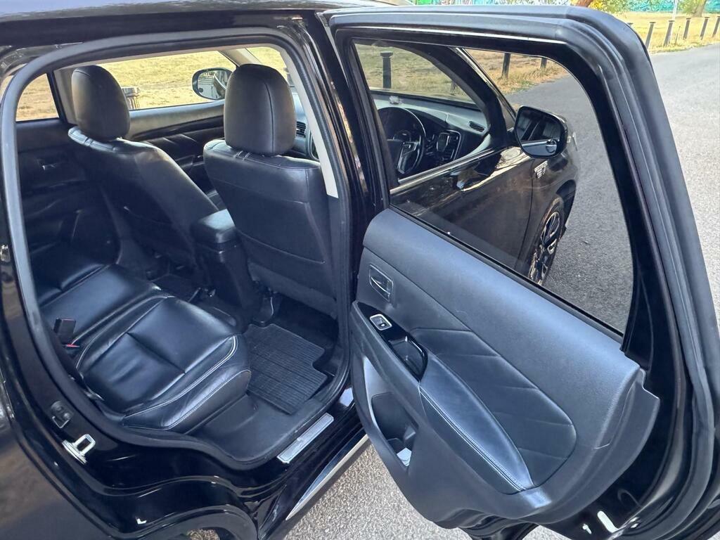 Mitsubishi Outlander 2.0 Phev 4Hs 200 Bhp In White With 61,000 Miles White #20