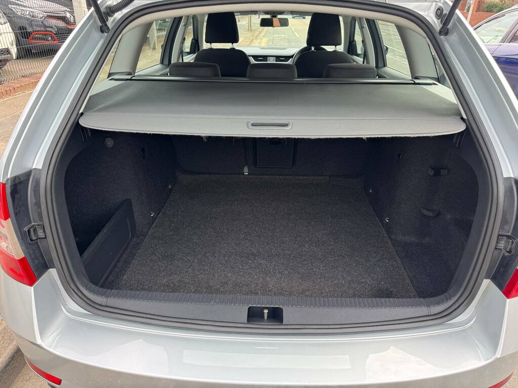 Skoda Octavia 1.5 Tsi Se GD18DRZ Silver #5