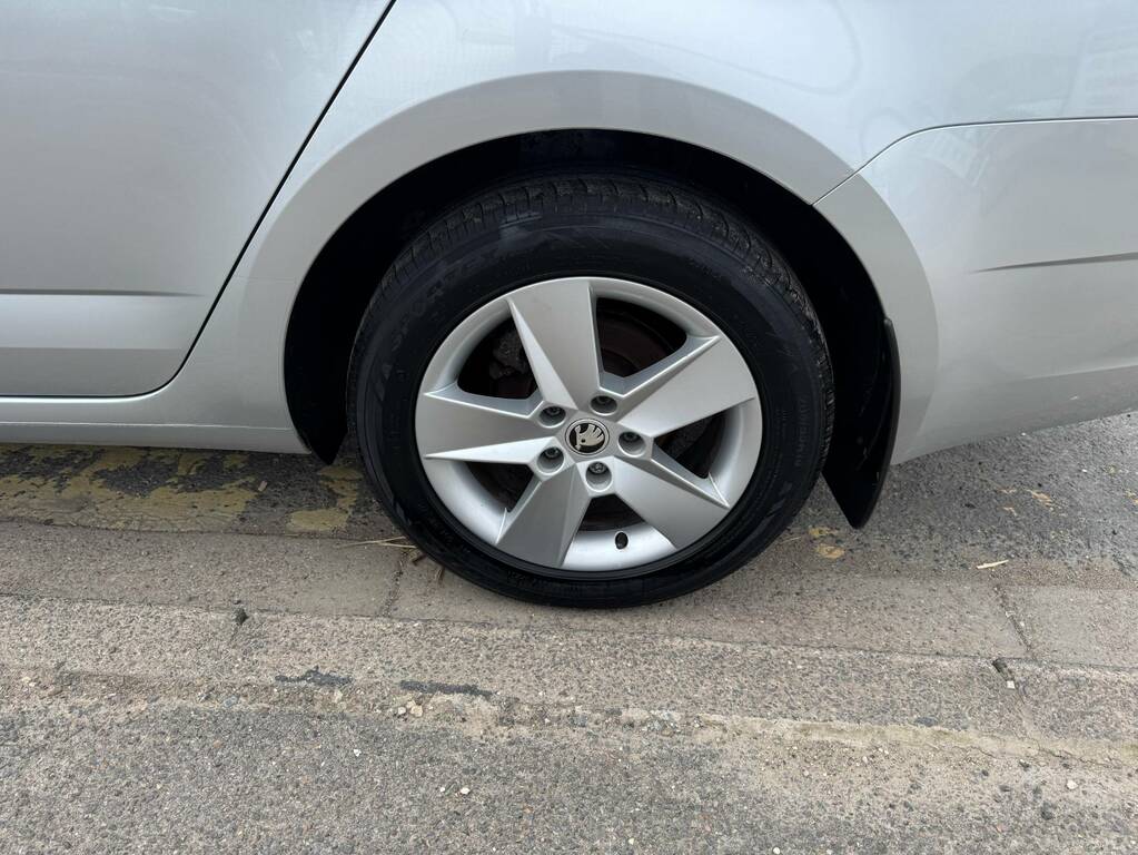 Skoda Octavia 1.5 Tsi Se GD18DRZ Silver #6