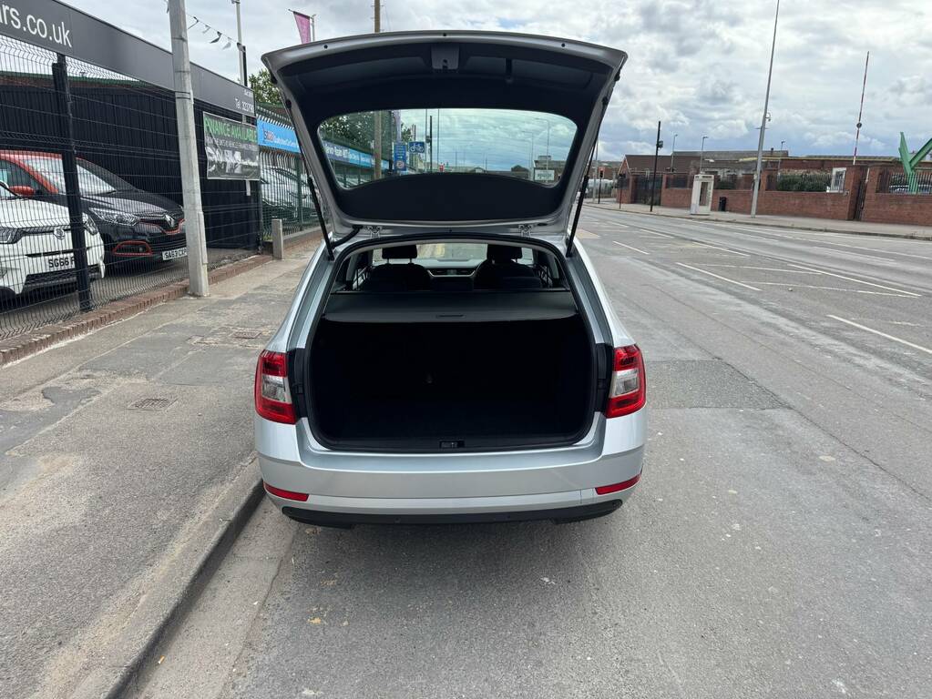 Skoda Octavia 1.5 Tsi Se GD18DRZ Silver #4