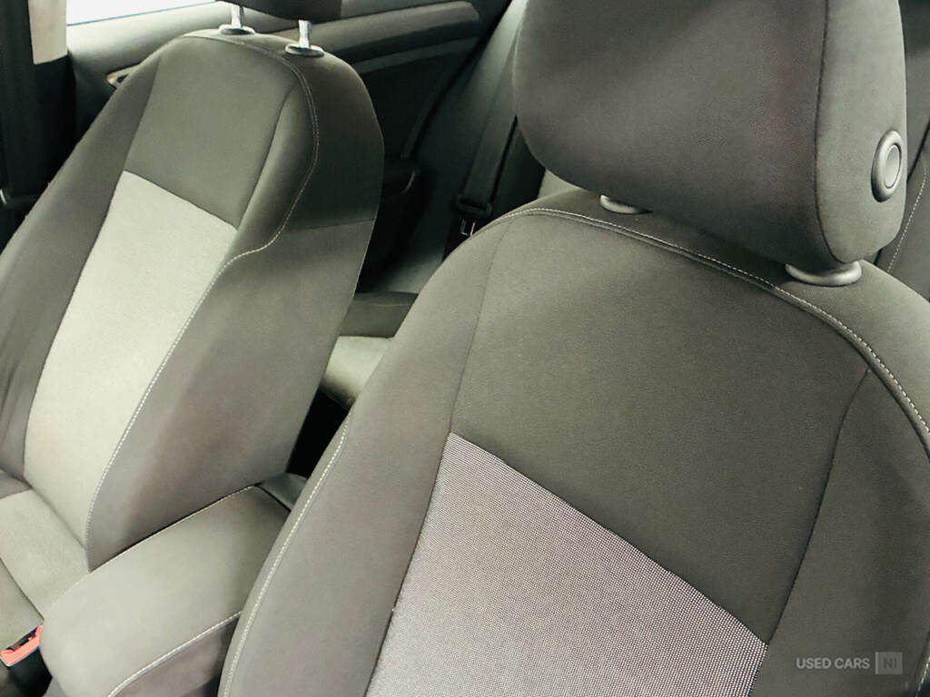 Volkswagen Golf 1.2 Tsi S Silver #2