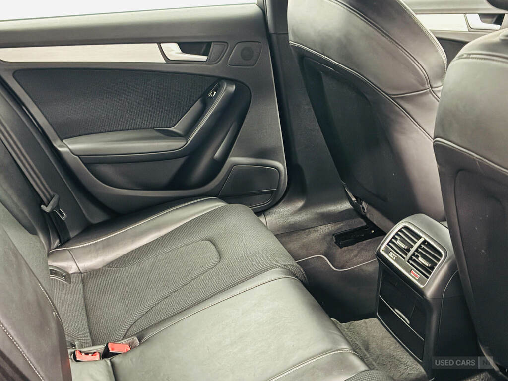 Audi A4 2.0 Tdi 150 S Line Black #3