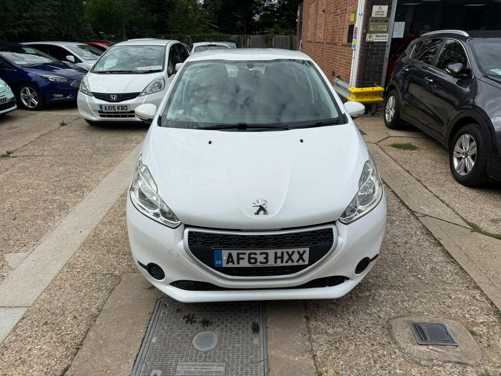 Peugeot 208 Access White #2