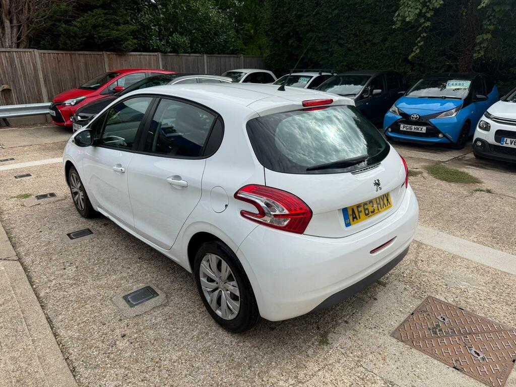Peugeot 208 Access White #4