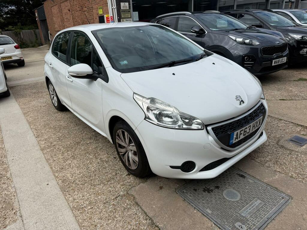 Peugeot 208 Access White