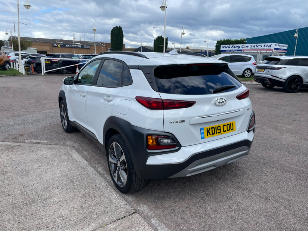 Hyundai Kona Premium White #4