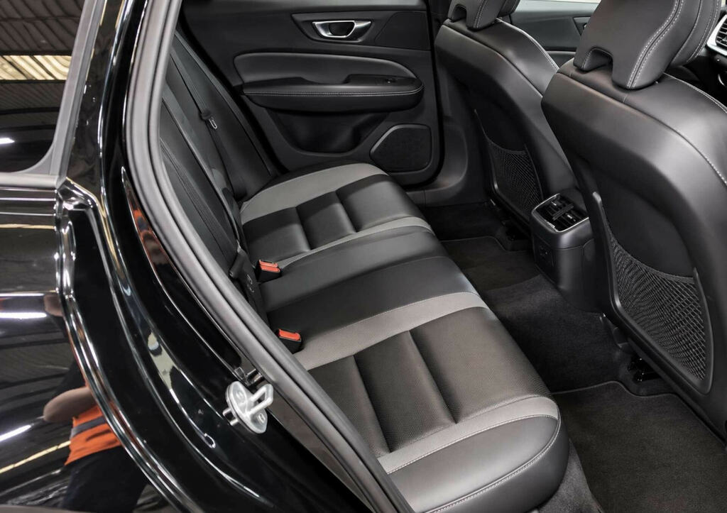 Volvo V60 2.0 B3p Momentum Grey #15