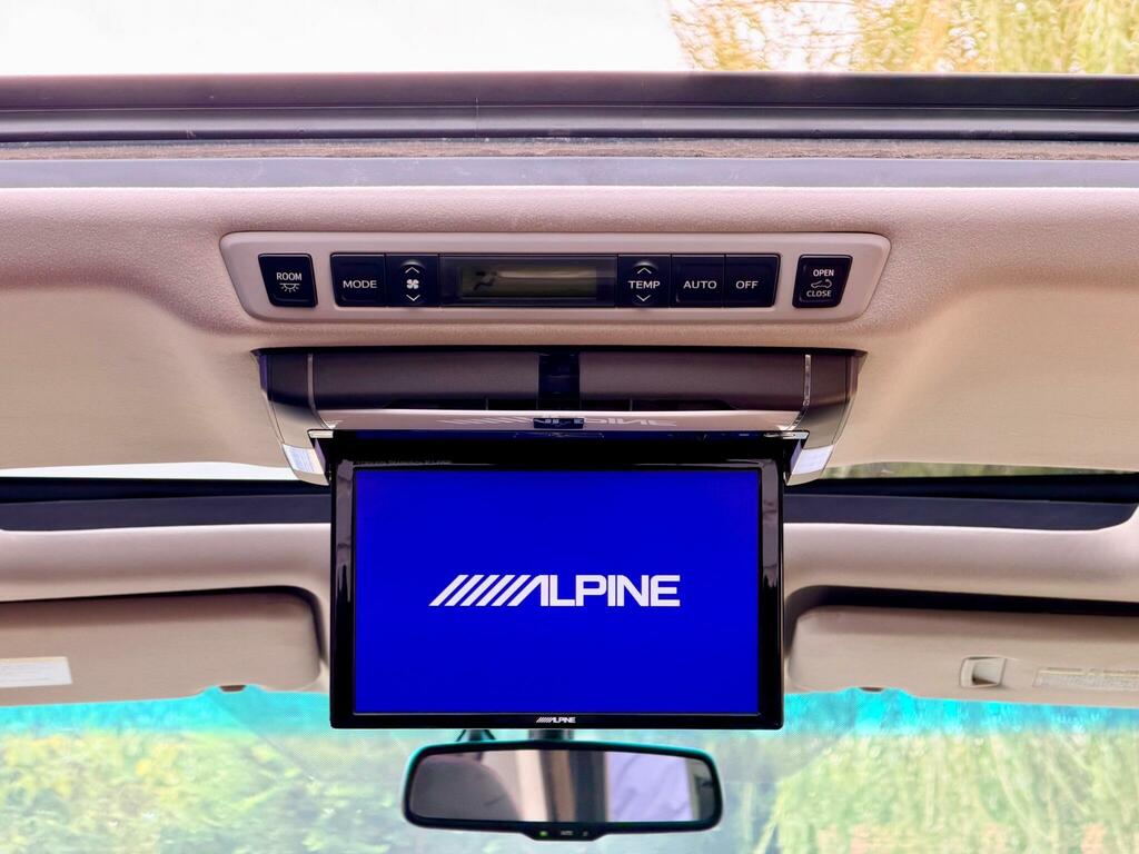 Toyota Vellfire Mpv White #16