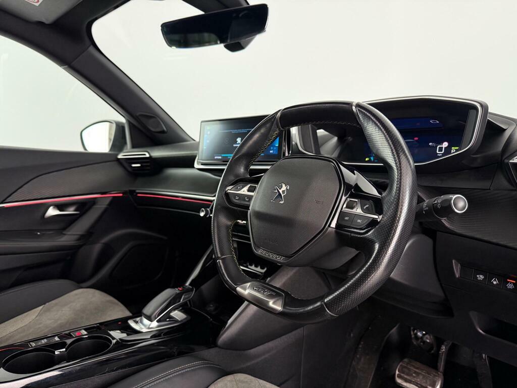 Peugeot e-2008 50Kwh Gt Suv 136 Ps White #3