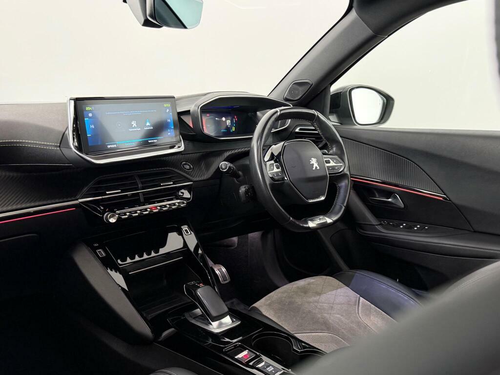 Peugeot e-2008 50Kwh Gt Suv 136 Ps White #4