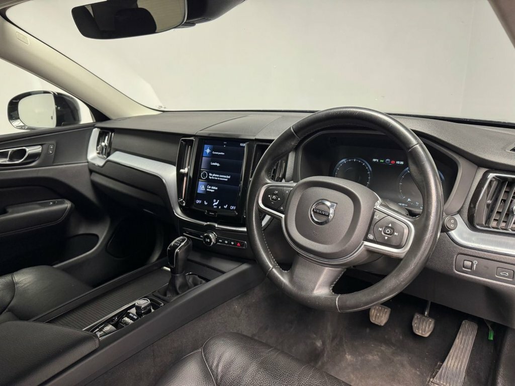Volvo XC60 2L Momentum YM19DVT Black #3
