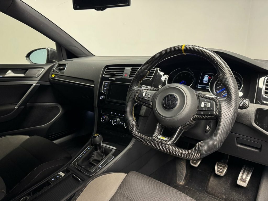 Volkswagen Golf 2L R Black