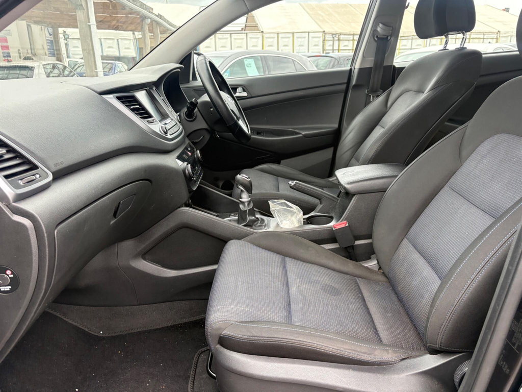 Hyundai Tucson Crdi Se Nav Blue Drive Beige #13