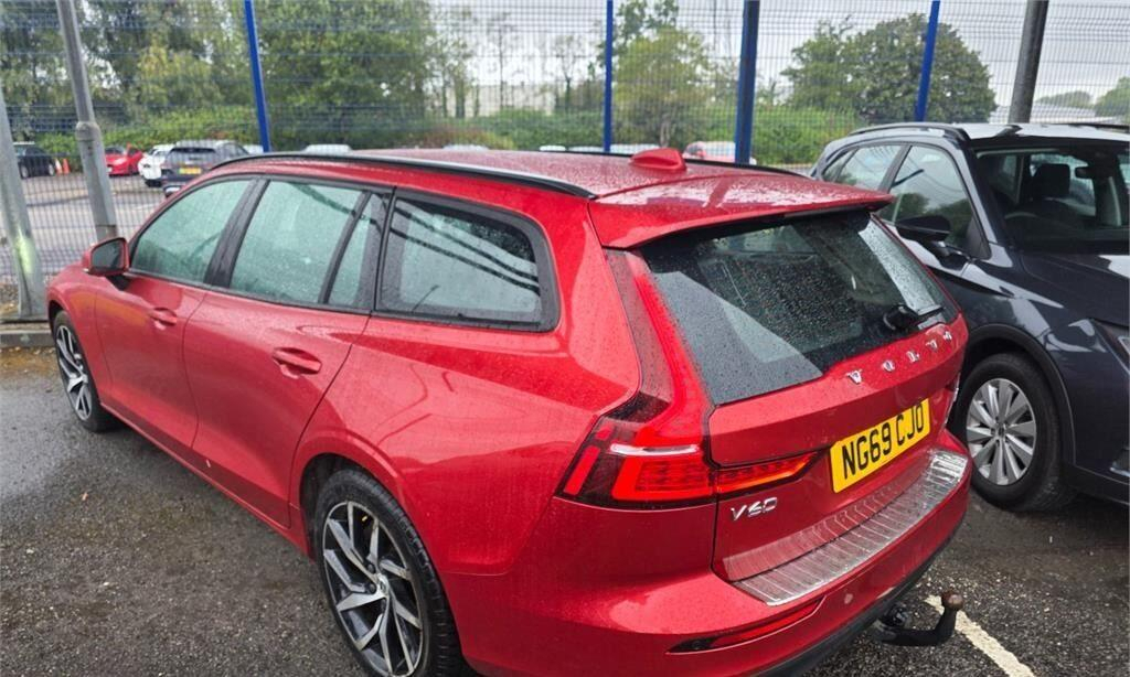Volvo V60 2.0 D3 Momentum Plus Euro 6 Ss Red #6