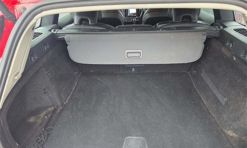 Volvo V60 2.0 T4 190 Momentum Plus Black #8