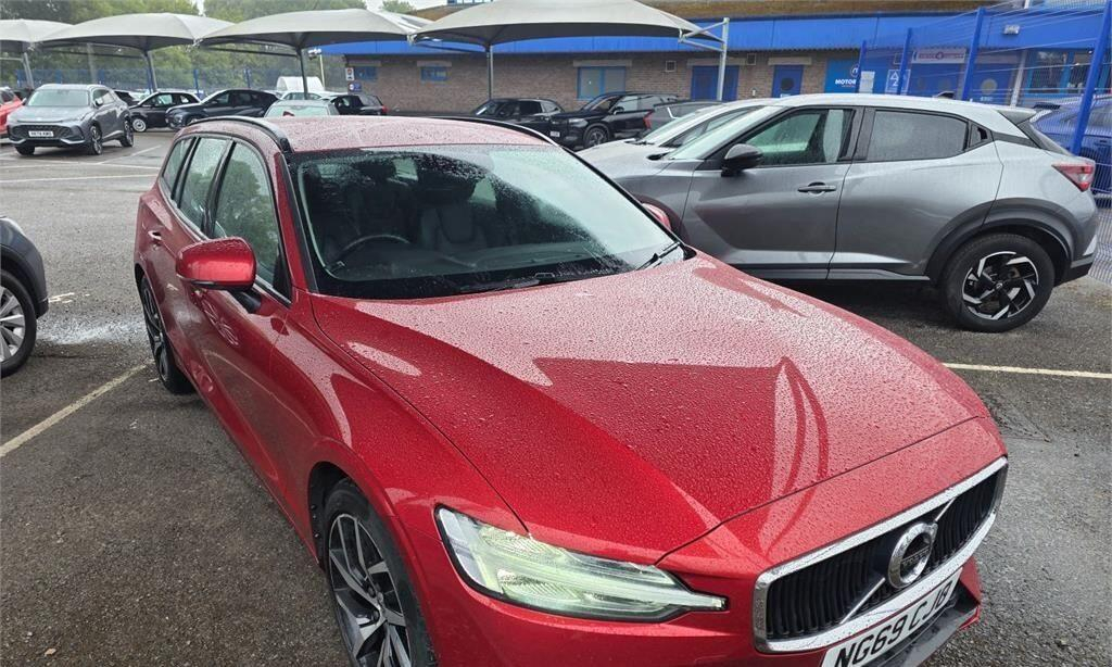Volvo V60 2.0 D3 Momentum Plus Euro 6 Ss Red #2