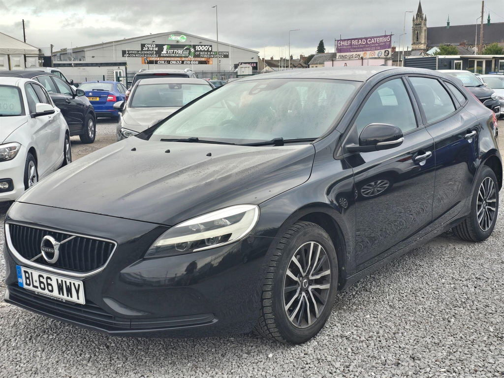 Volvo V40 2.0 D2 Momentum Nav Plus Euro 6 Ss Black