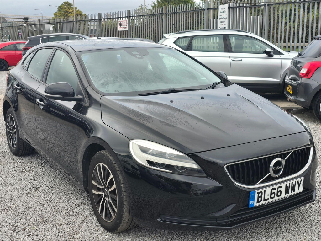 Volvo V40 2.0 D2 Momentum Nav Plus Euro 6 Ss Black #4