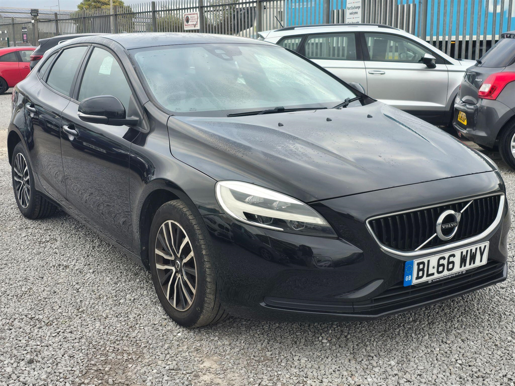 Volvo V40 2.0 D2 Momentum Nav Plus Euro 6 Ss Black #3