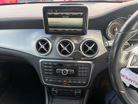 Mercedes-Benz GLA Class 2.1 Gla 220 Red #4