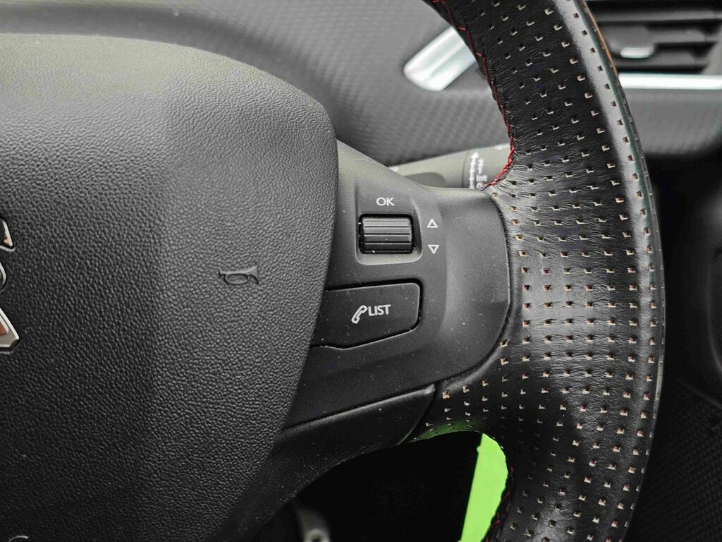 Peugeot 208 1.2 Puretech 82 Tech Edition Start Stop Black #25